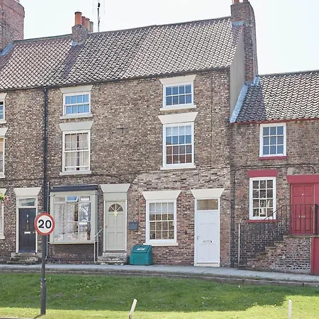Host & - Ryedale * Malton